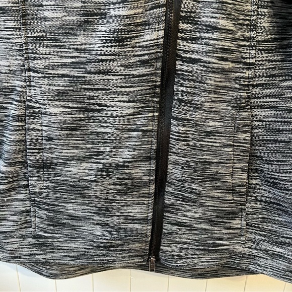 Outdoor Supply Company Jacket, Size Medium - Picture 4 of 11